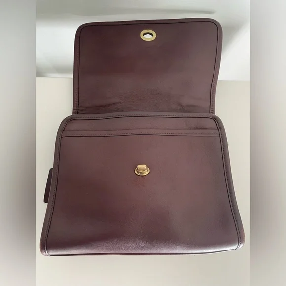 Vintage Coach Court Crossbody | 9870 - Brown Leather - Picture 7 of 16